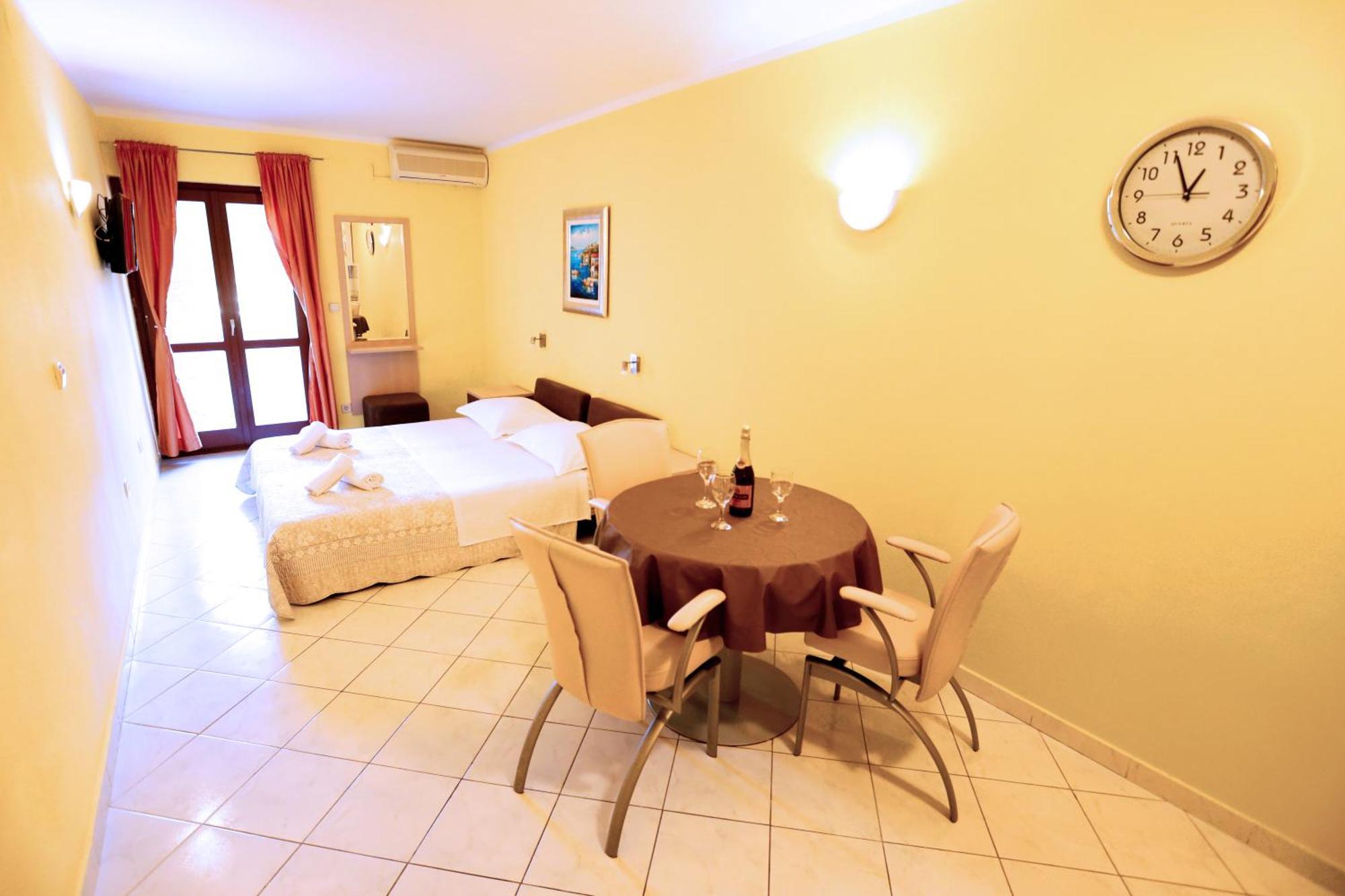Beach Apartments Vlado Podstrana Exterior photo